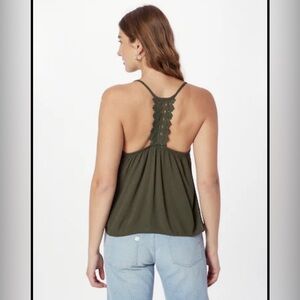 Flowy dark green racer back top 🧚🏽‍♀️